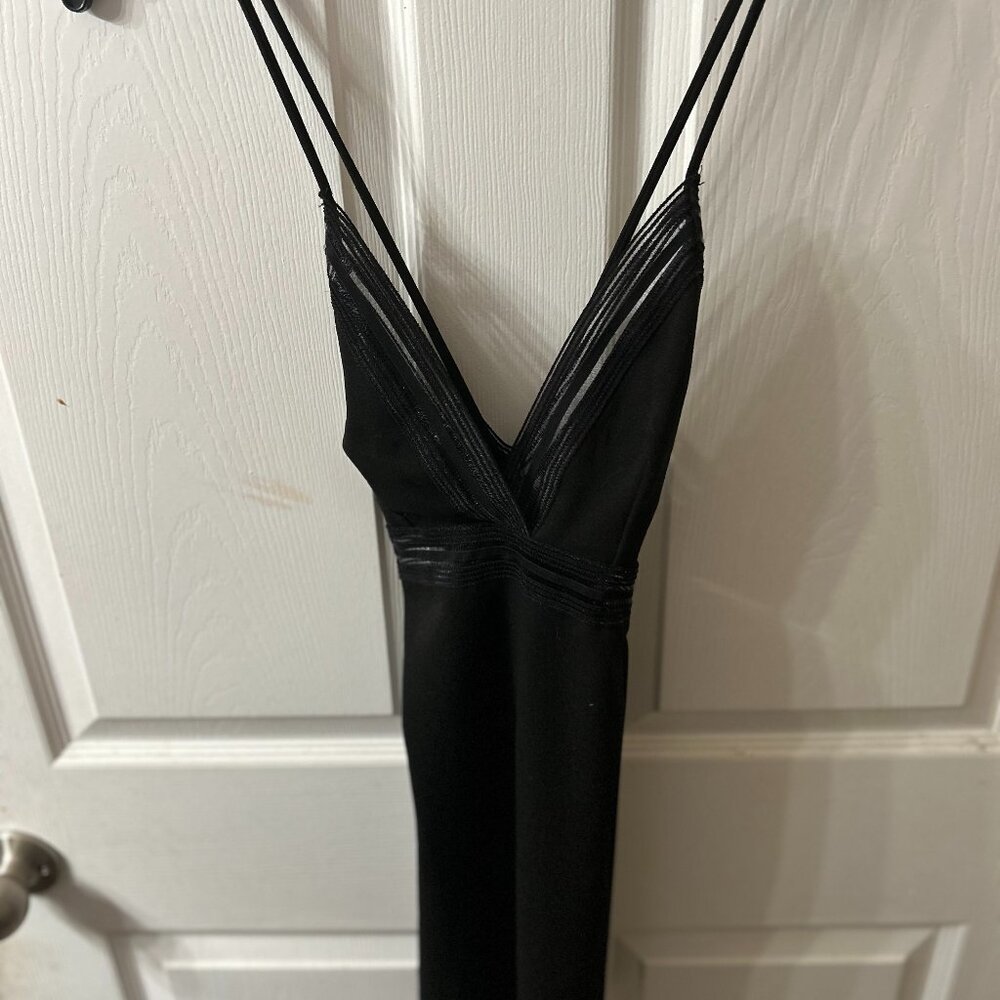 🖤 Classic Little Black Dress - Perfect for Any Occasion! 🖤